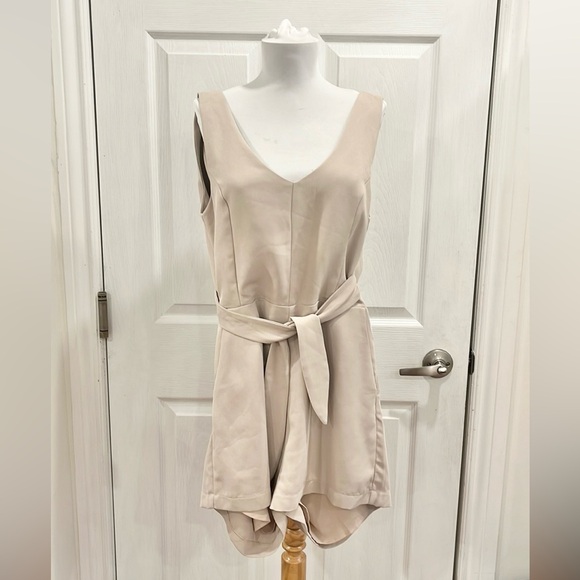 Mod Ref Tie Up Open Convertible Back Short Romper - Picture 9 of 16